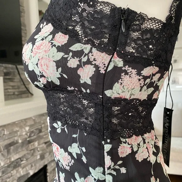 DollsKill | NWT’s Current Mood Y2K Boho floral lace fairy mini dress - Picture 10 of 10